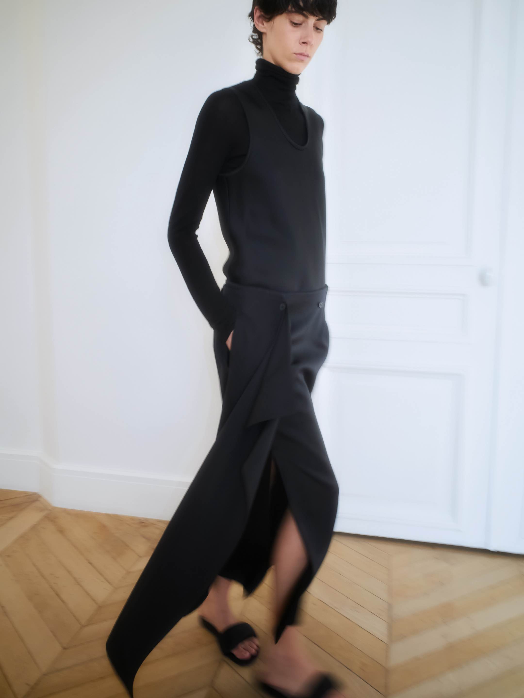 Crybaby特展在上海“柔软”启幕,雅诗兰黛发布全新“胶原建模”精华|是日美好事物|界面新闻 · 时尚