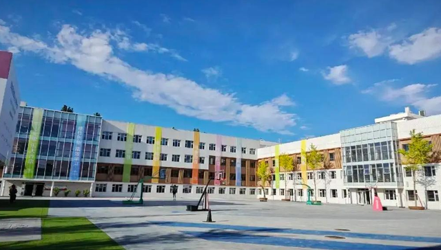 李一诺的一土致知学校陷破产传闻，工作人员：确实出现困难，招生正常进行