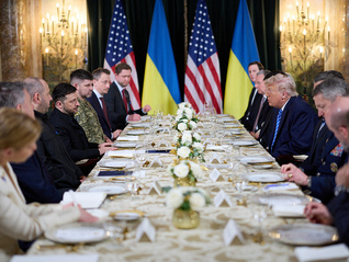 顿巴斯归属仍没着落，特朗普承认俄乌冲突对他来说最棘手