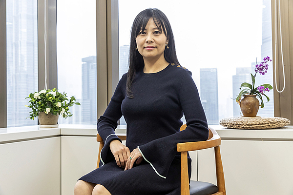 “私募魔女”李蓓开投资课，4节课12888元， 回应热议称：不缺几千万、收入全捐慈善基金