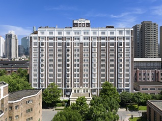 在上海，与世界相遇的九十年