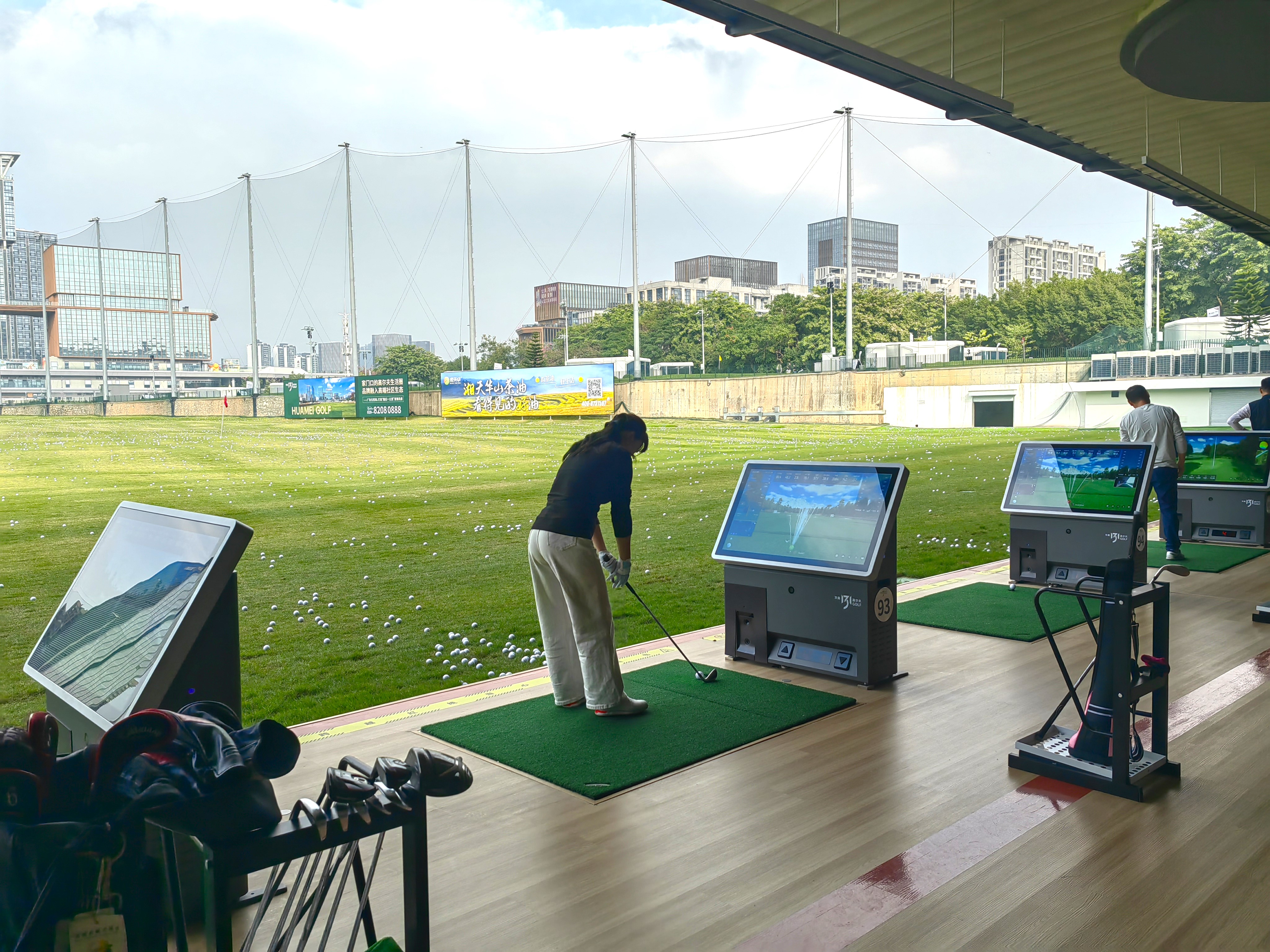 把价格打下去，这家深圳模拟器公司想撕去高尔夫“精英运动”标签 | 界面新闻