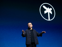 不再造硬件的罗永浩，办了一场硬件发布会 | 电厂