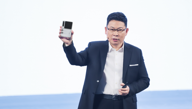 三折叠还没完，华为为什么又要做阔折叠手机？