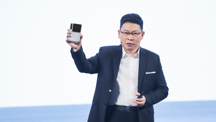 三折叠还没完，华为为什么又要做阔折叠手机？