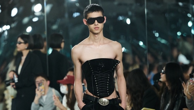 时尚的反转魅力为生活增添亮色｜2025秋冬上海时装周