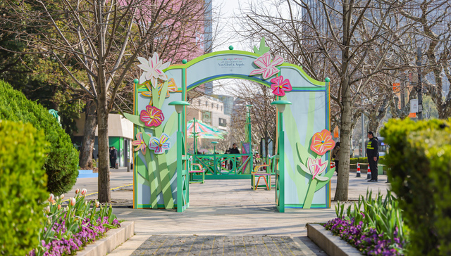 梵克雅宝如何在上海街头装点春天？