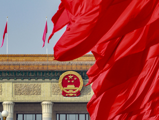 政府工作报告首次提及“支持大模型广泛应用”，推动AI落地还要靠什么？