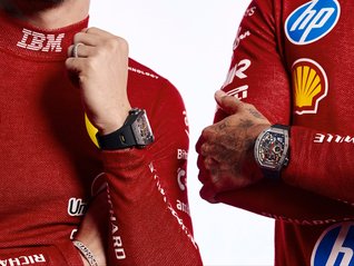 理查米尔赢了，让汉密尔顿戴上了RM 43-01