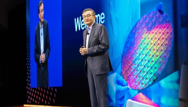 裁员瘦身、押注代工量产，