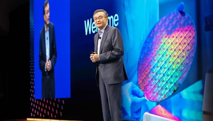 裁员瘦身、押注代工量产，