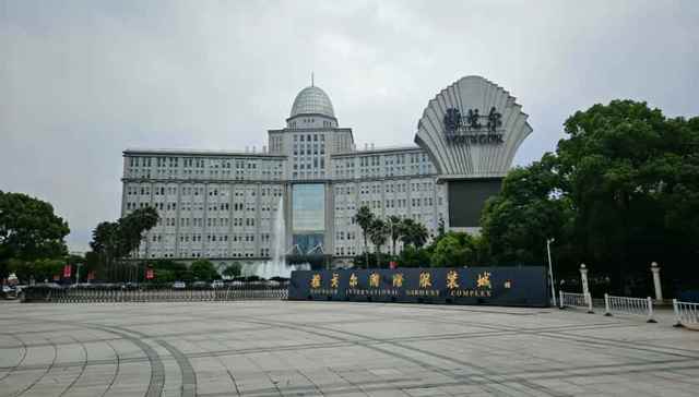 直击雅戈尔股东大会：董事长李如成回应业绩下滑、转型收购 