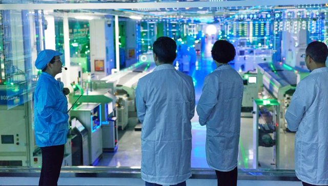 探访富士康郑州工厂：iPhone产线和工人都在向智能升级