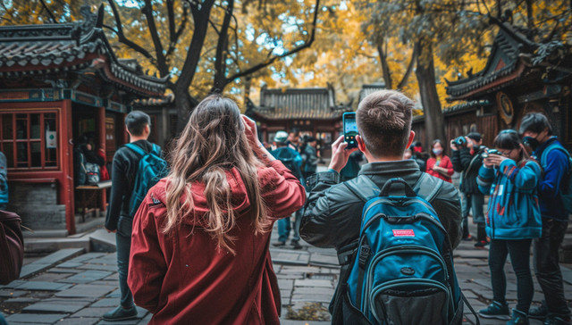 这个“五一”文旅火出新特点：国内游多点开花，老外来看“人从众”