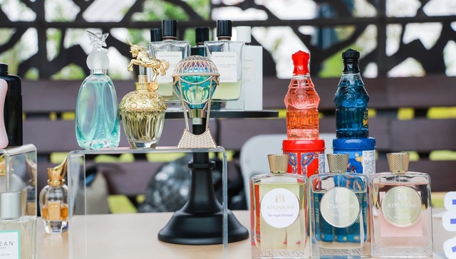 香水代理商颖通冲刺上市，转型考验仍未解除