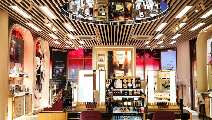 毛戈平进驻“全球店王”推高端化