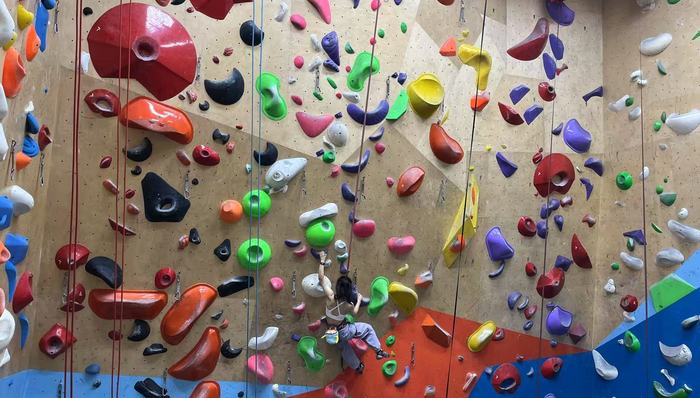 健身房不火了，京沪打工人涌入攀岩馆