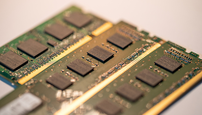 海外大厂减产导致DDR4内存价格飙升