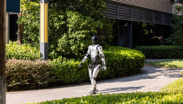 智元远征A2夏日“暴走”24小时，但人形机器人还是“两岁的孩子”