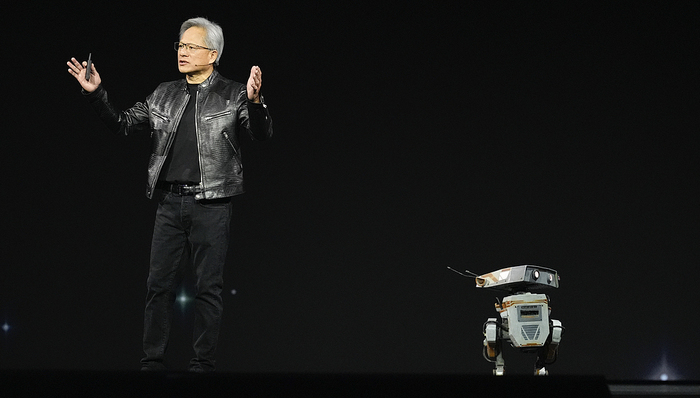 黄仁勋为机器人准备的“新大脑”揭晓，英伟达Thor芯片量产上市