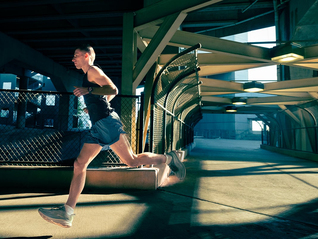 智能表佳明盯上欧米茄的地盘