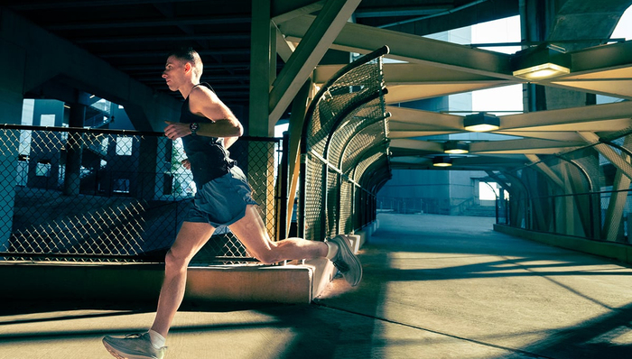 智能表佳明盯上欧米茄的地盘