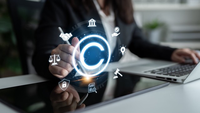 迪士尼等影视巨头将矛头对准“海螺AI”，MiniMax要正视版权问题了