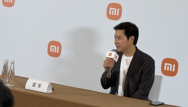 对话雷军：跟苹果的竞争会是一个漫长而痛苦的过程