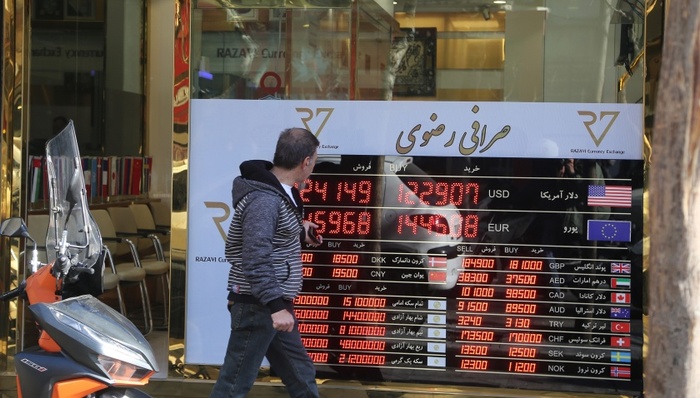 伊朗多地发生骚乱，一警察局遭袭击已致3死17伤