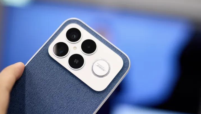 中端手机拼命“旗舰化”