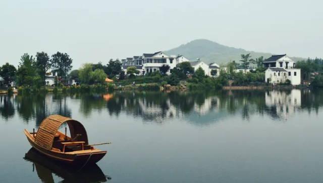 古镇,商业化,文旅行业,