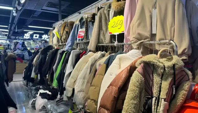 这个冬天，年轻人去批发市场“淘”新衣