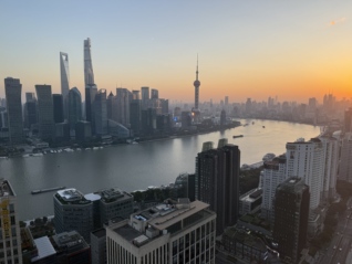 上海新年“第一拍”两宗地底价成交，2025年卖地揽金2453亿