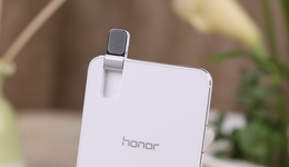 押宝AI，李健能否带荣耀“双向突围”？