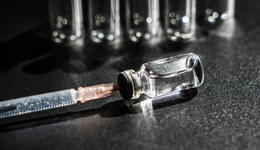 带状疱疹疫苗三折卖，30家企业数十亿布局的黄金赛道降温？