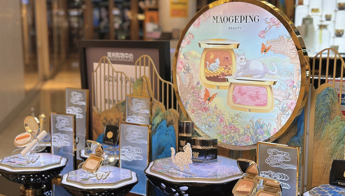 毛戈平创始人家族等拟集体减持套现14亿港元，股价为何大涨8%？