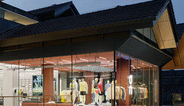 有了索康尼还不够，特步还想把跑鞋卖贵点