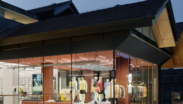 有了索康尼还不够，特步还想把跑鞋卖贵点