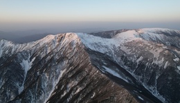 地方新聞精選 | 5人違規(guī)穿越鰲山最后致3人遇難 江西一幼兒園教師被指粗暴對(duì)待幼童