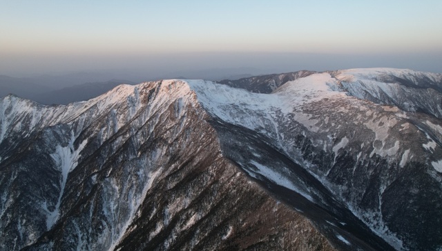 地方新闻精选 | 5人违规穿越鳌山最后致3人遇难 江西一幼儿园教师被指粗暴对待幼童
