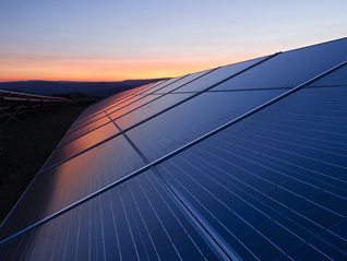 光伏“收储”遇反垄断风暴，多晶硅期货应声跌停