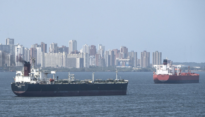 关系急转直下？俄要求美立即停止对其油轮非法行动