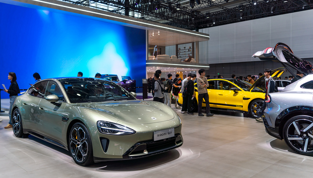 绿化带战神、200km/h瞬间刹停、丢轮保车，小米汽车深夜集中回应