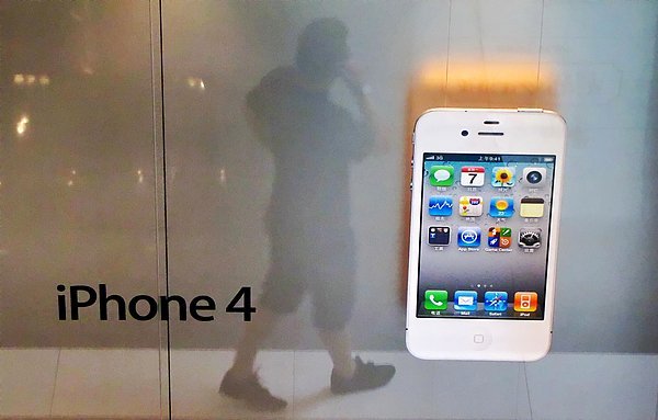 15年前发布的iPhone4;需求激增;复古潮流;商家炒作