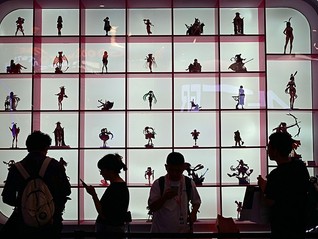 这个社会的人们非常在乎立场，总是在两个极端之间做选择 | 专访