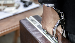 带着外甥侄女大搞全家腐，机场与乘客对骂称有你好瞧的，洪礼和出镜忏悔