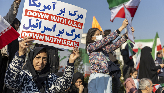 中东局势持续发酵，特朗普建议盟友撤离伊朗、取消与伊方官员会谈