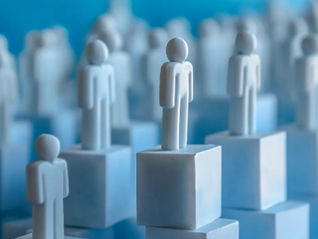 高管换防、十大部门重构，保利发展开年大调整