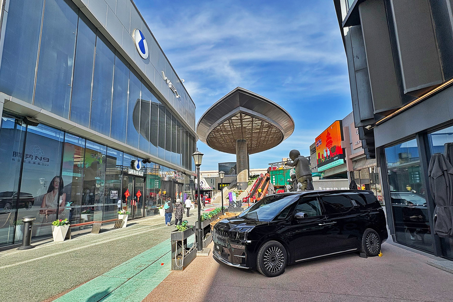 位于北京重點(diǎn)商圈的汽車銷售門店。圖片拍攝/葛成