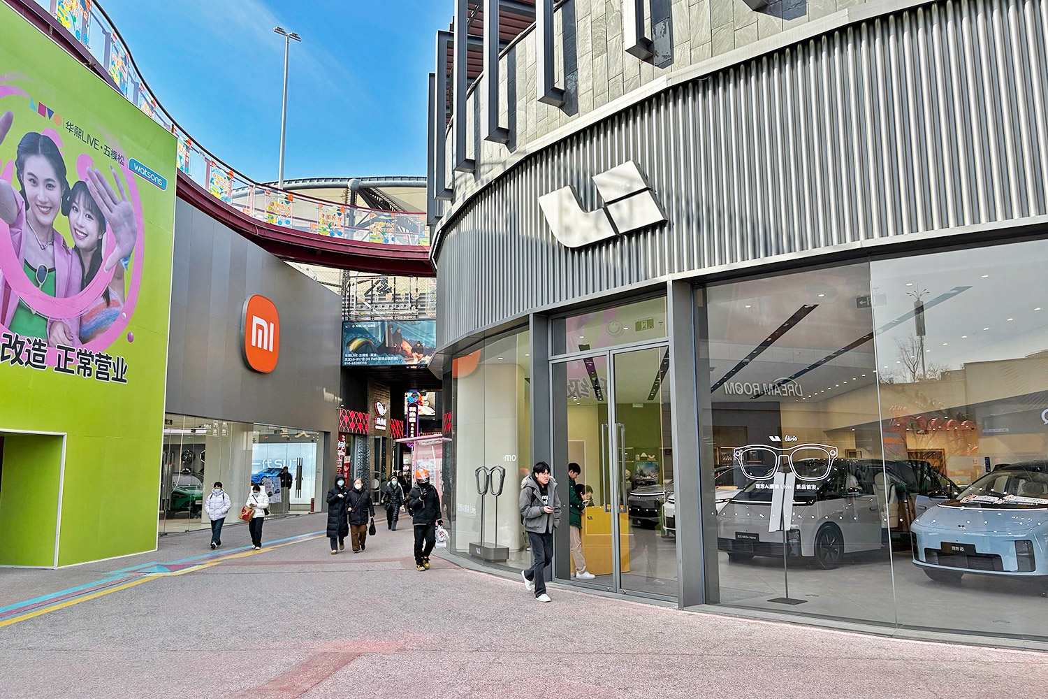 位于北京重點(diǎn)商圈的汽車銷售門店。圖片拍攝/葛成